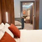 De La Paix 3*